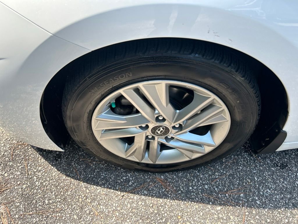 Used 2020 White Hyundai Value Edition image 12