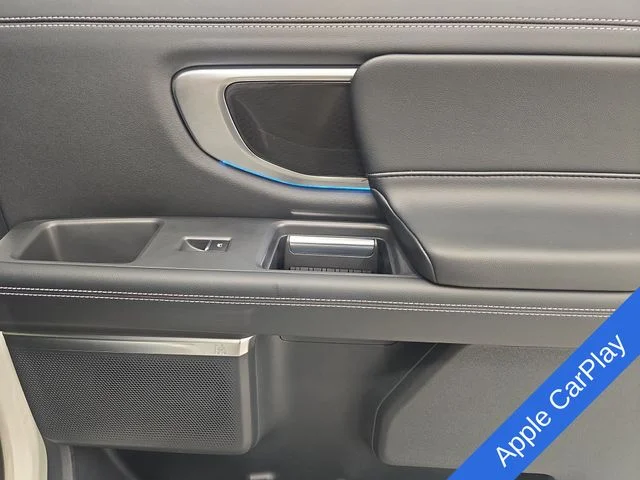 New 2026 Star White Metallic Tri-Coat Ford MAX Platinum® image 17