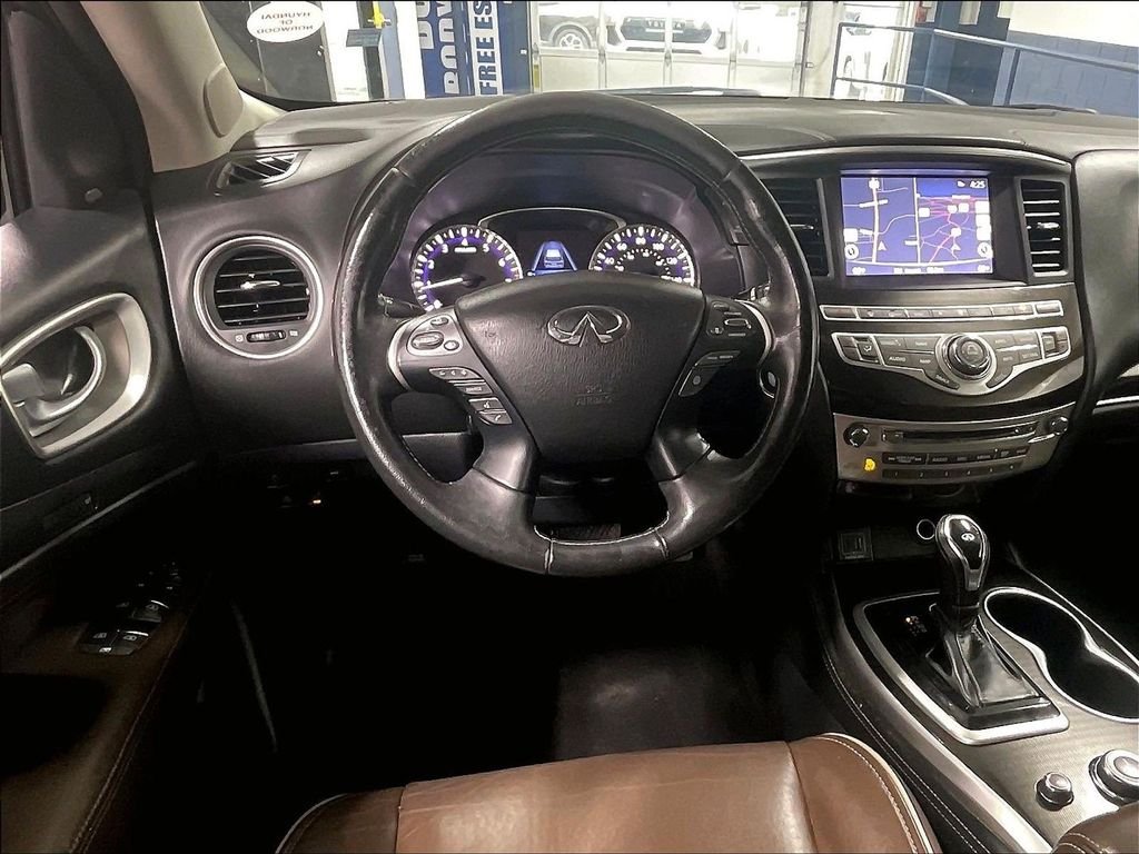 Used 2019 Black INFINITI LUXE image 18