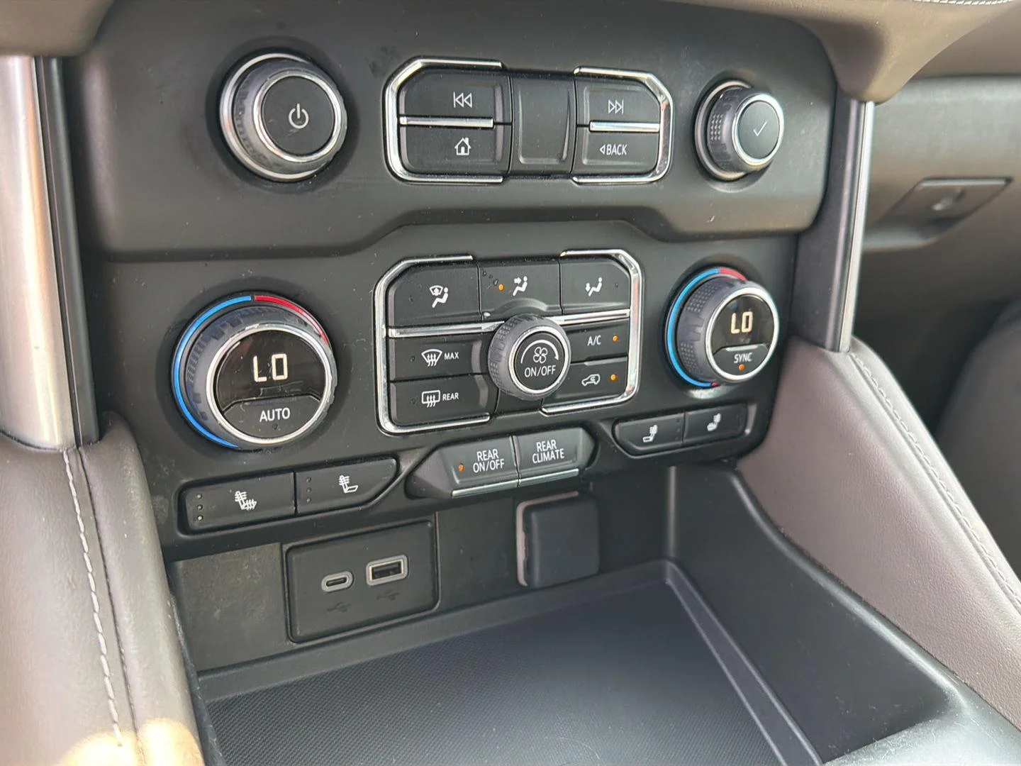 Used 2024 Silver Sage Metallic Chevrolet LT image 28