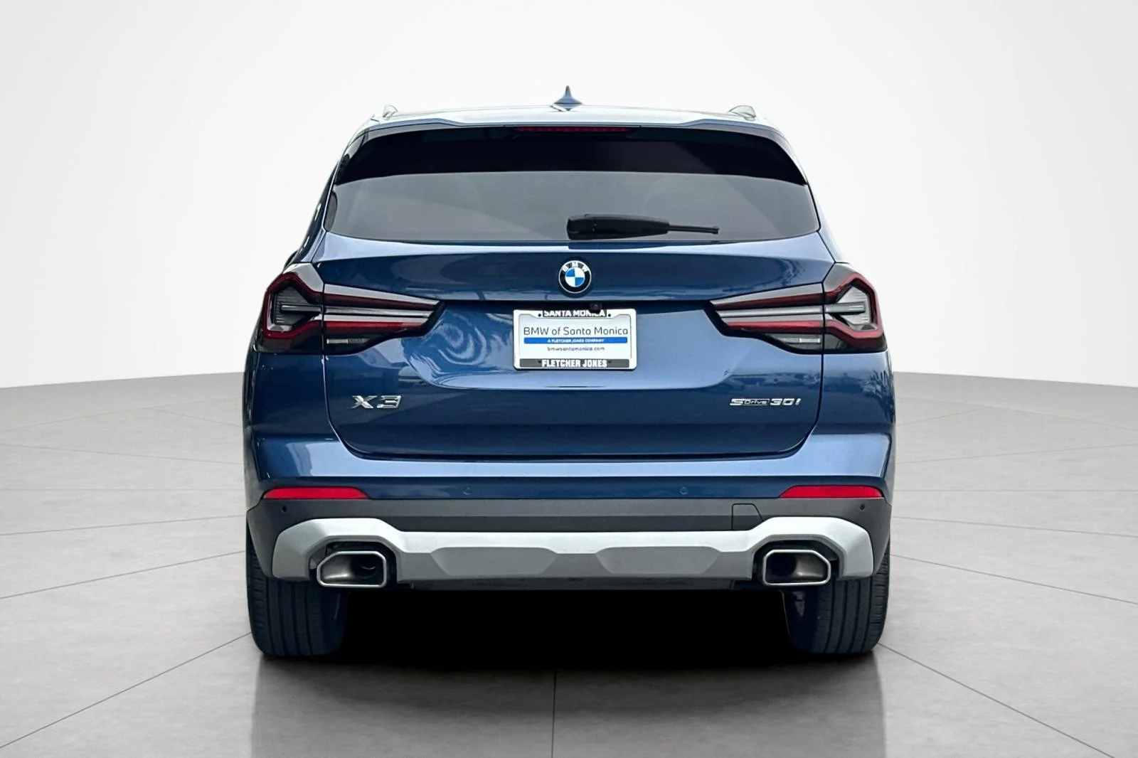 Used 2023 Phytonic Blue Metallic BMW sDrive30i image 4