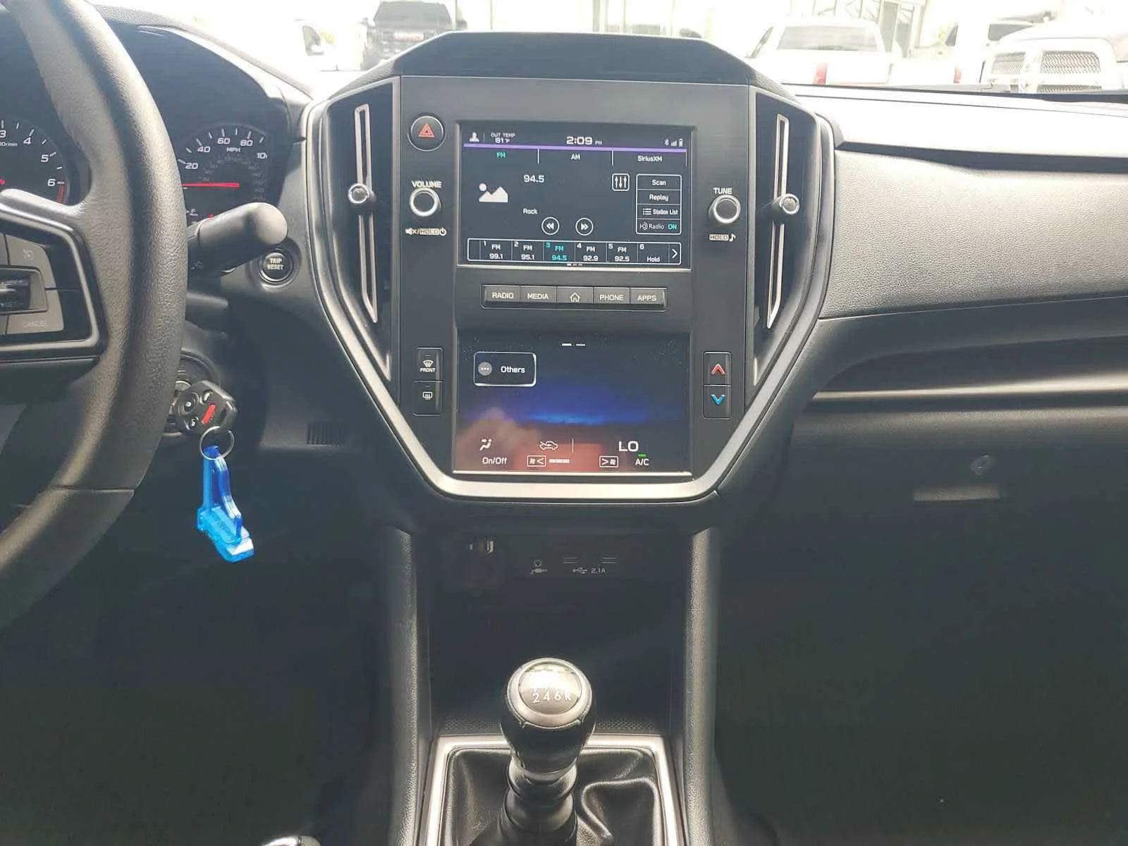 Used 2023  Subaru  image 11