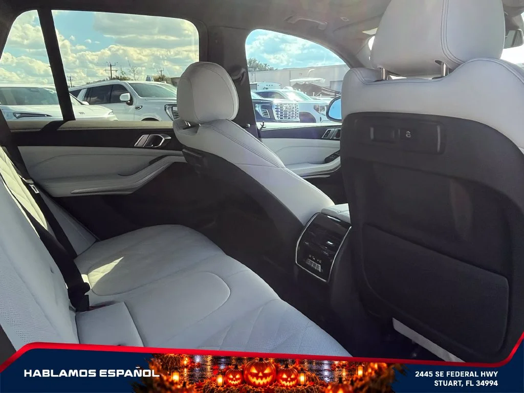 Used 2023 White BMW sDrive40i image 18