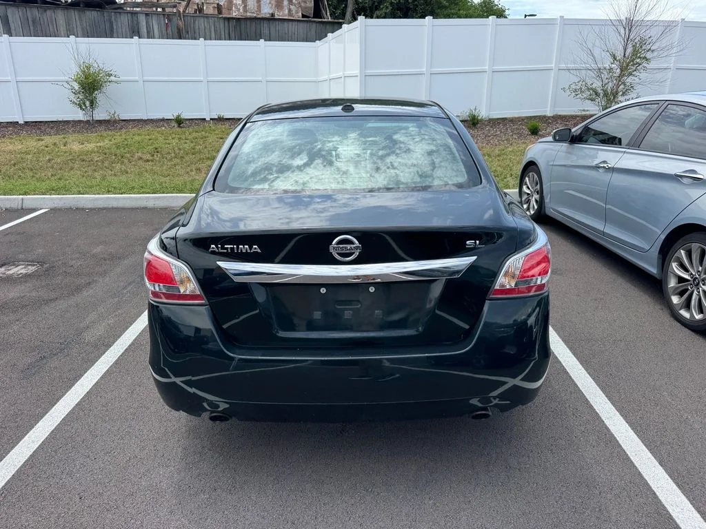 Used 2015 Black Nissan 2.5 SL image 15