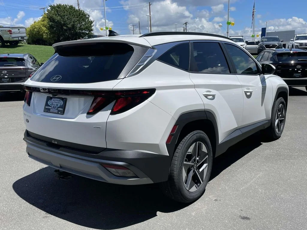 New 2025 White Hyundai SEL image 7