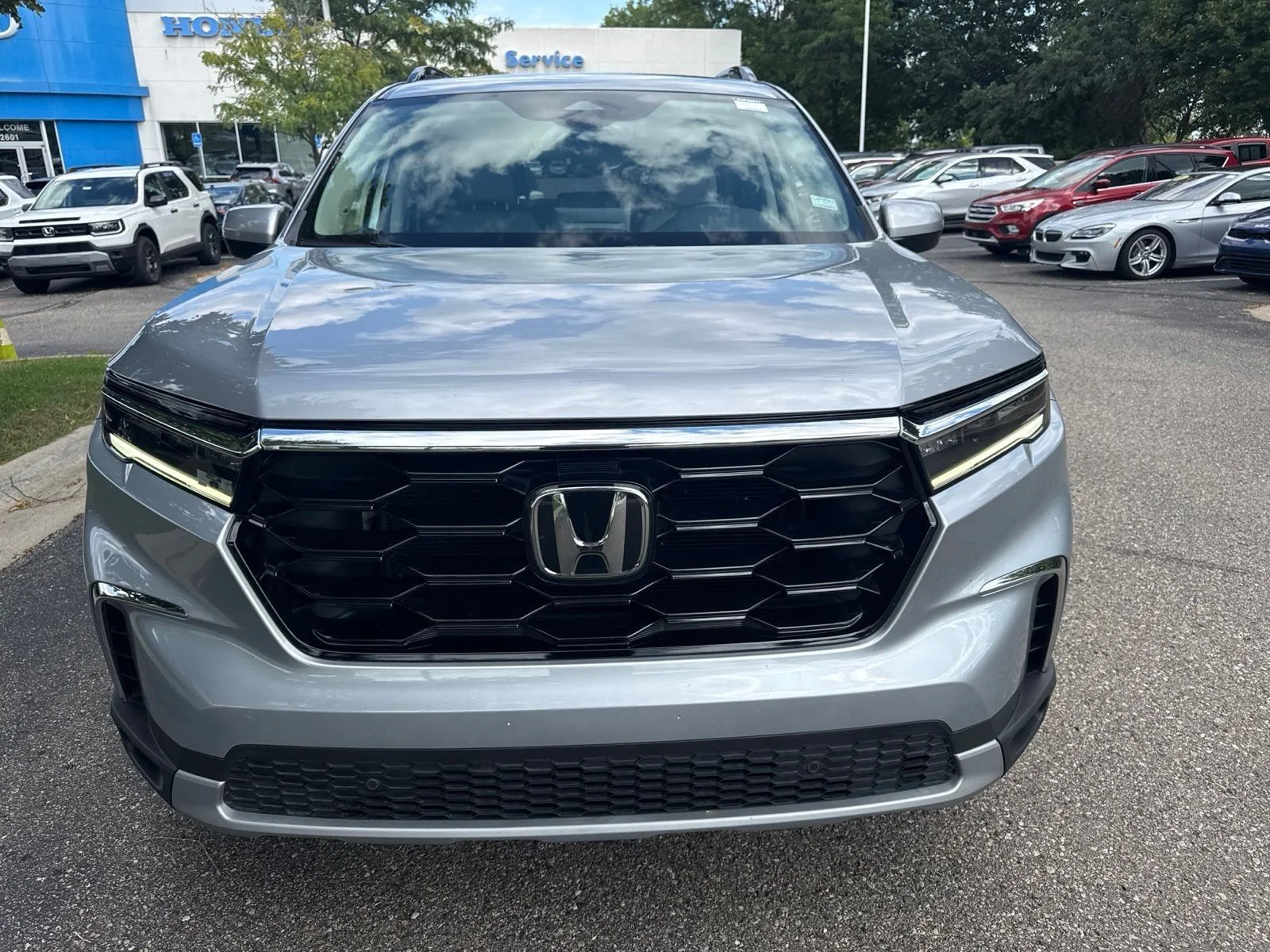 Used 2023 Lunar Silver Metallic Honda Touring image 2