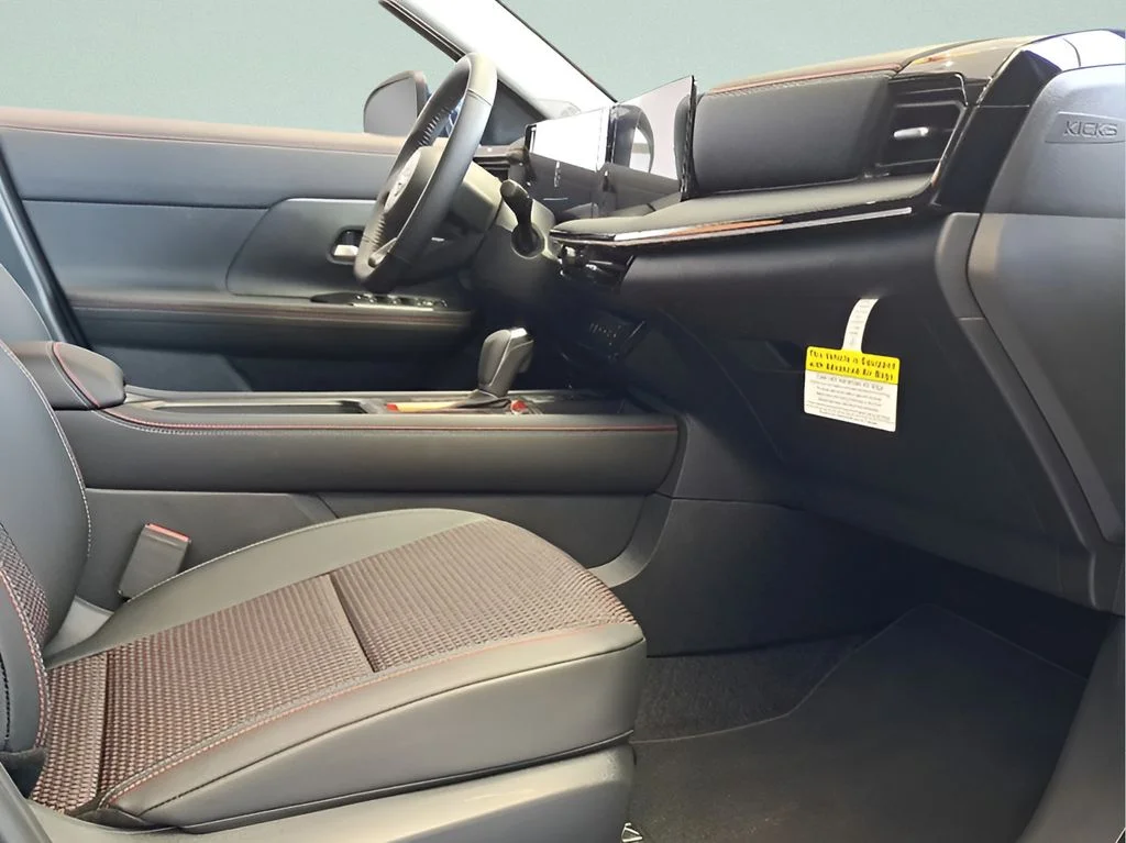 Used 2025 White Nissan SR image 18