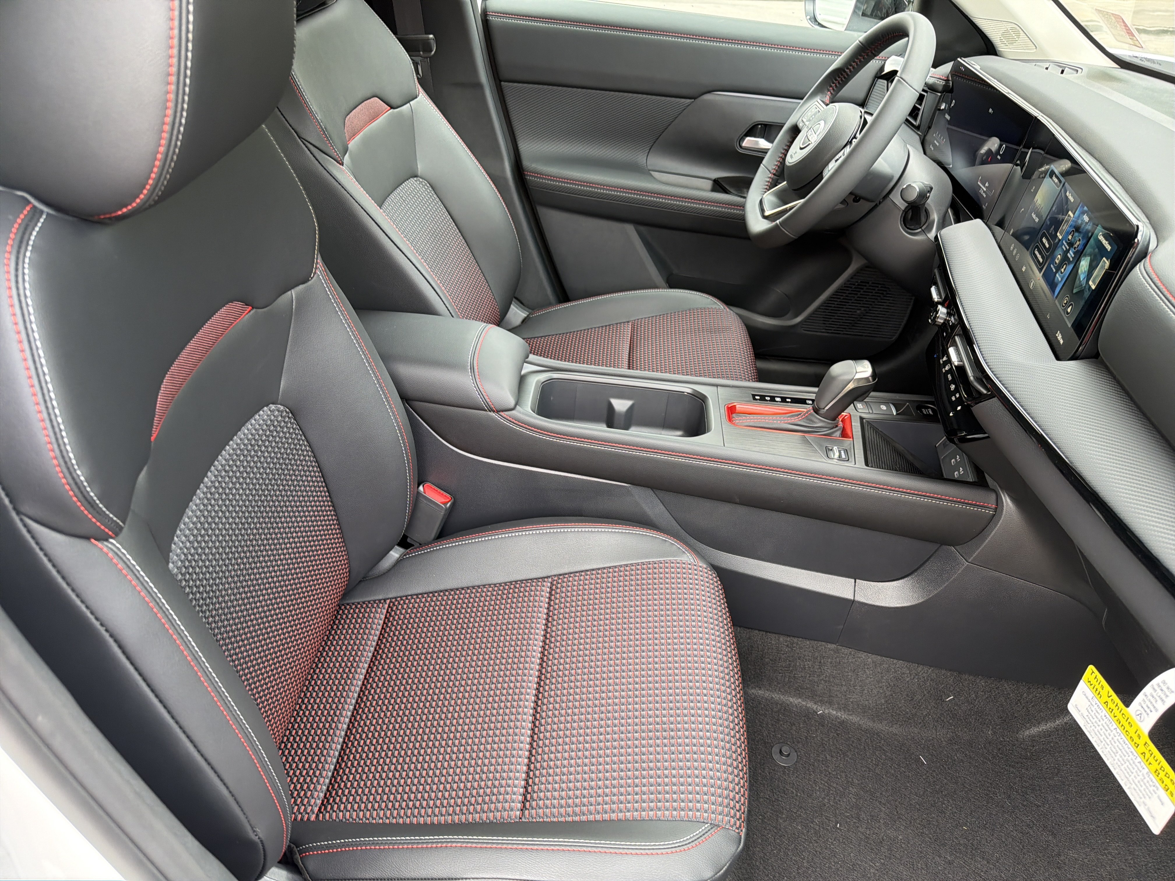 New 2026 Aspen White Tricoat/Super Black Nissan SR image 14