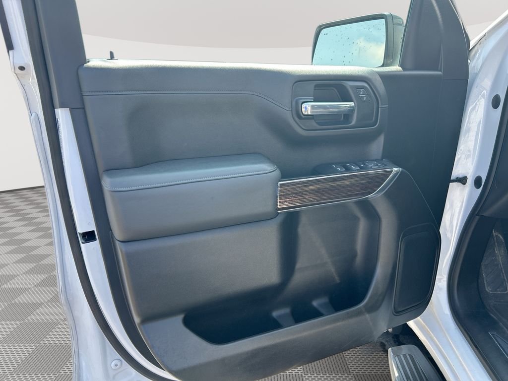 Used 2022 White GMC Elevation image 20