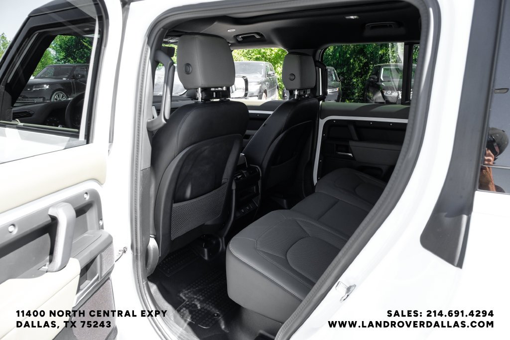 Used 2025 White Land Rover X-Dynamic SE image 46