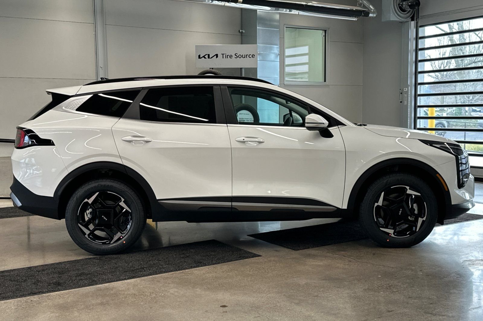 New 2026 Snow White Pearl Kia EX image 2