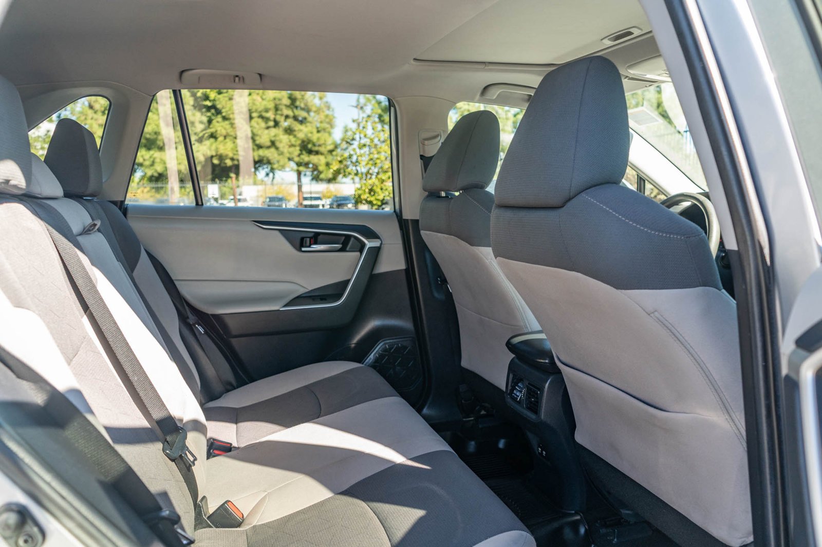 Used 2019 Silver Sky Metallic Toyota XLE image 20