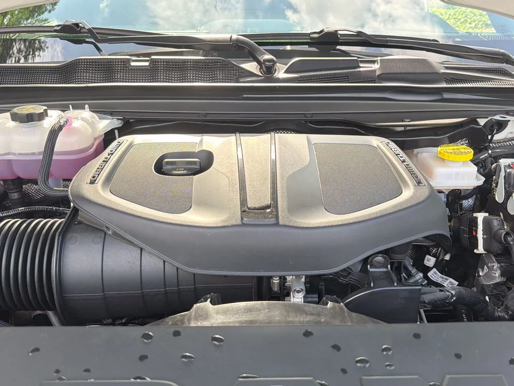 New 2026 Bright White Clear-Coat Exterior Paint RAM Laramie image 27