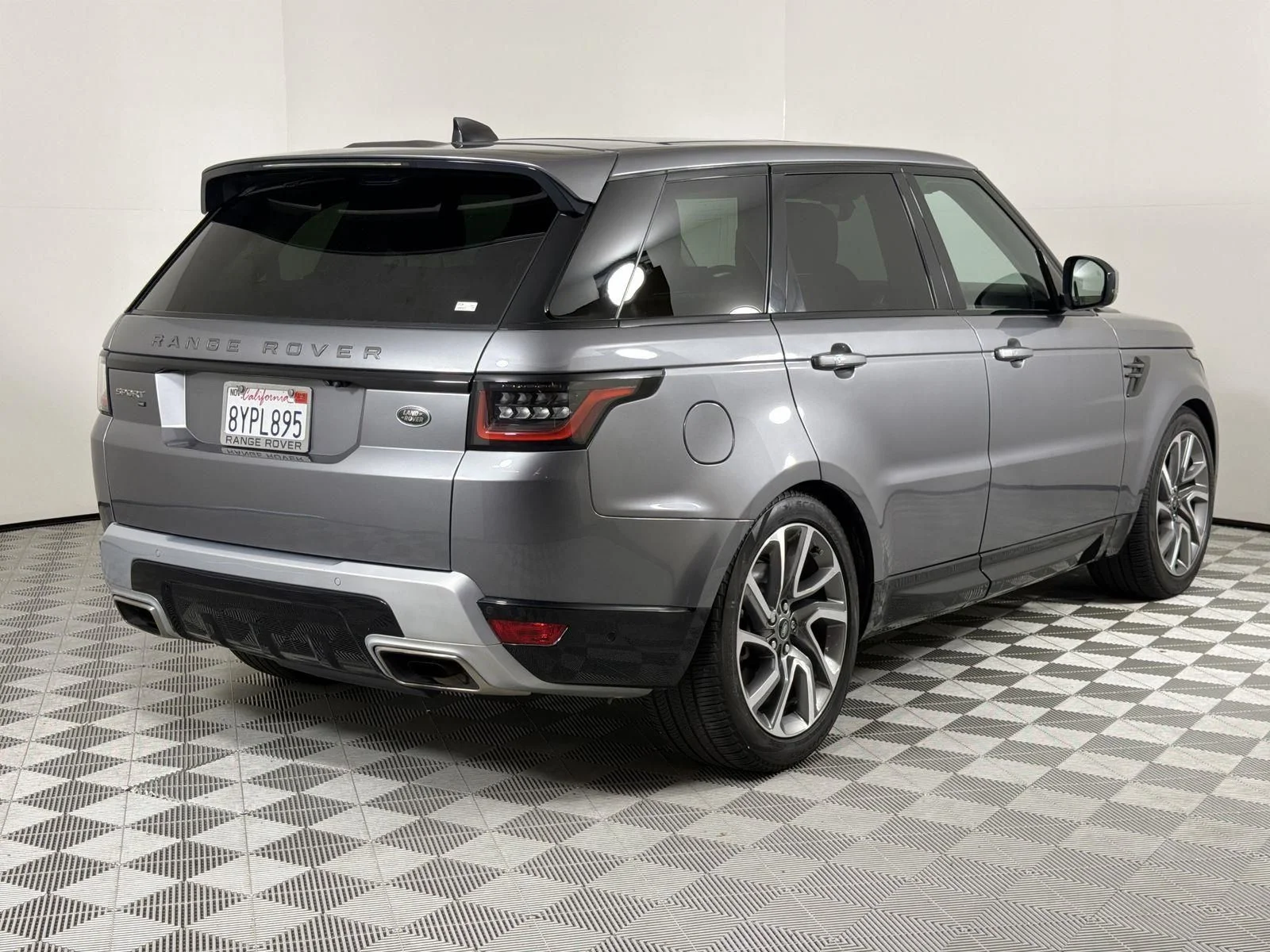 Used 2022 Eiger Gray Metallic Land Rover HSE Silver Edition image 5
