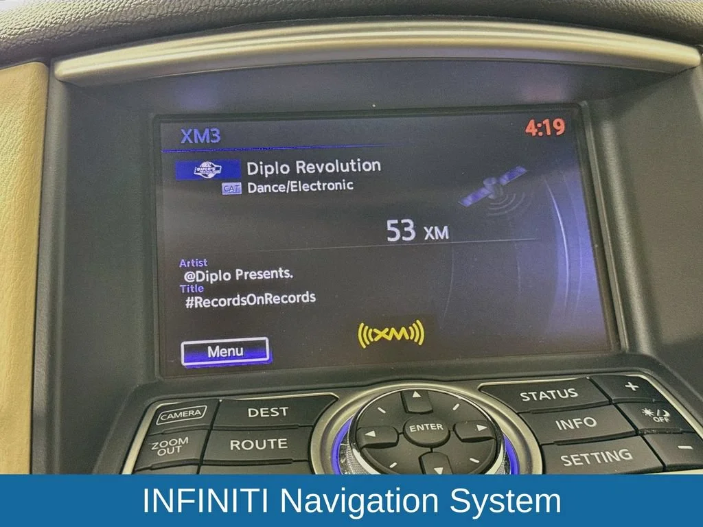 Used 2017 White INFINITI  image 19