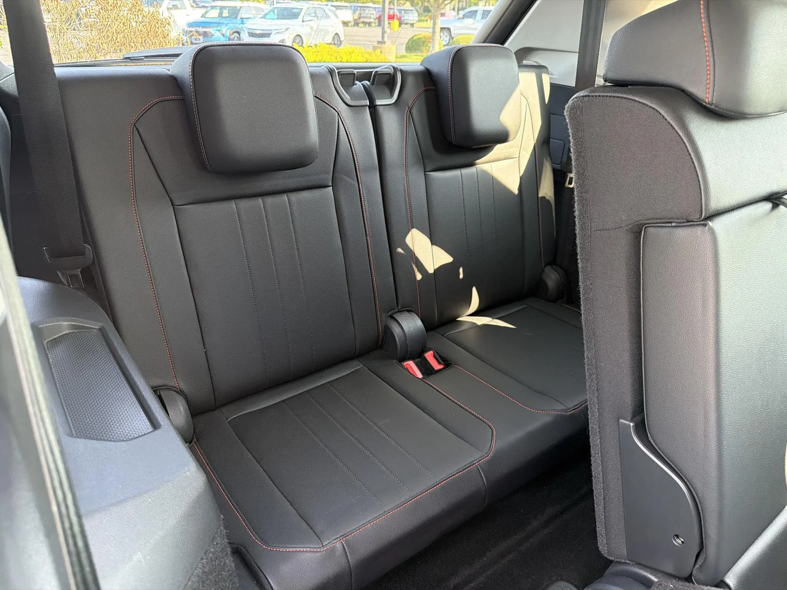 Used 2024 White Volkswagen SE image 37