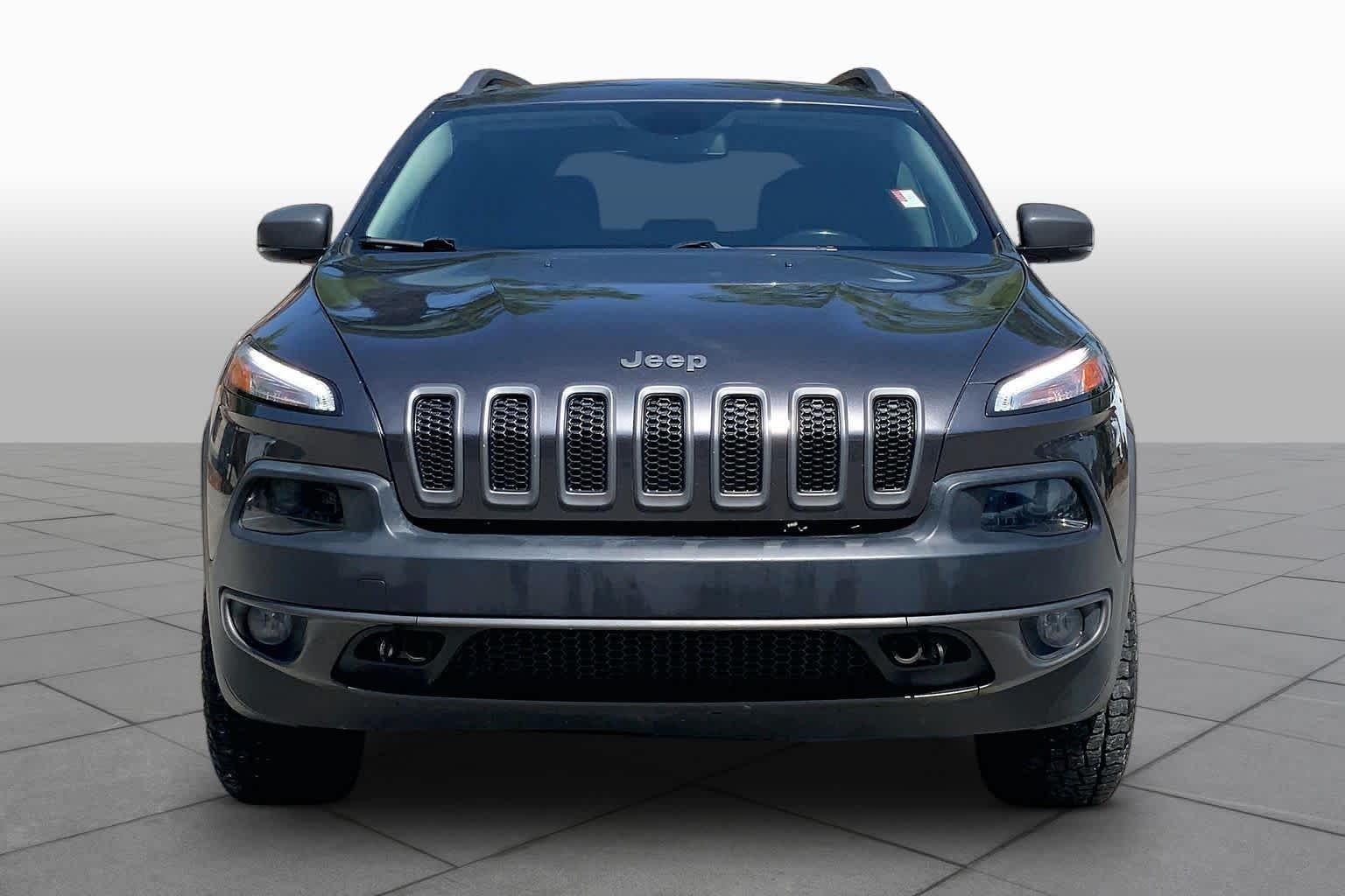 Used 2018 Granite Crystal Metallic Clearcoat Jeep Trailhawk image 4