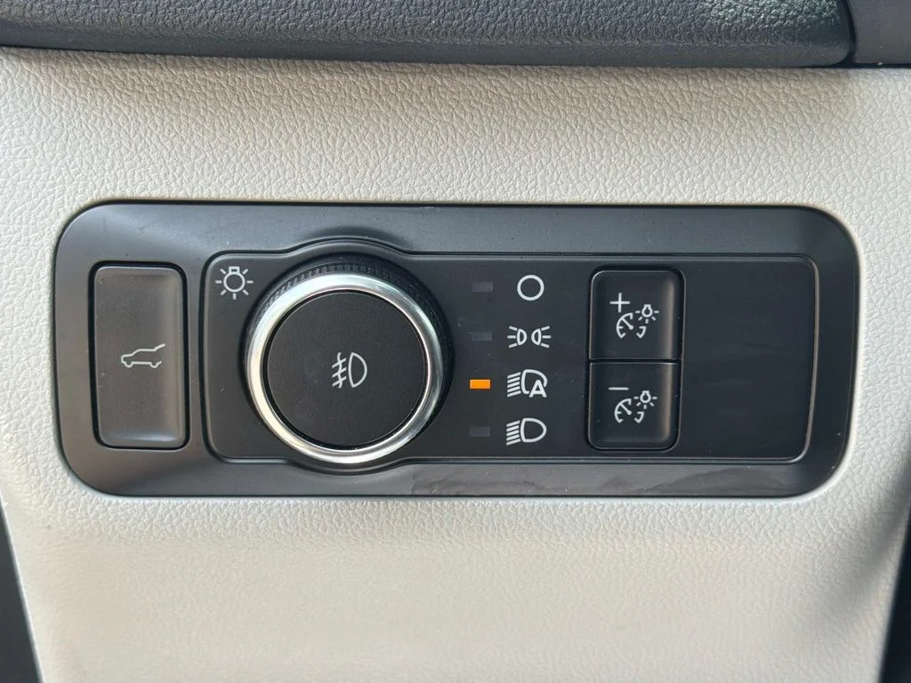 Used 2024 Gray Metallic Ford Platinum image 30