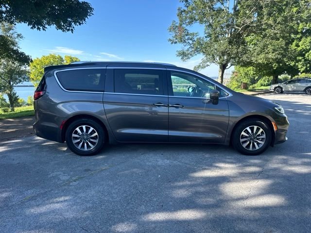 Used 2021 Gray Chrysler Touring L image 9