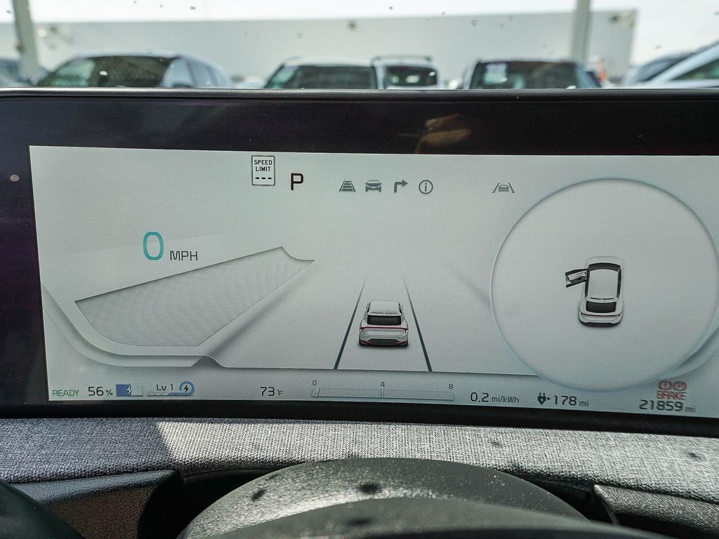 Used 2024 White Kia Wind image 22