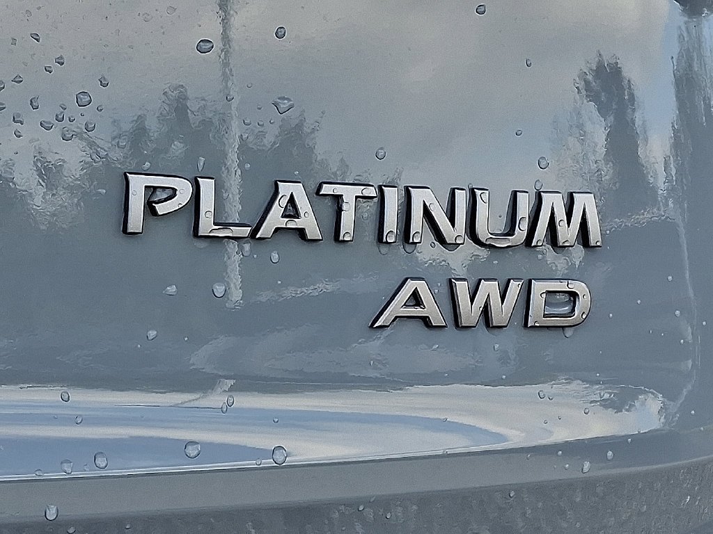 New 2026 Boulder Gray Pearl / Super Black Two-tone Nissan Platinum image 6