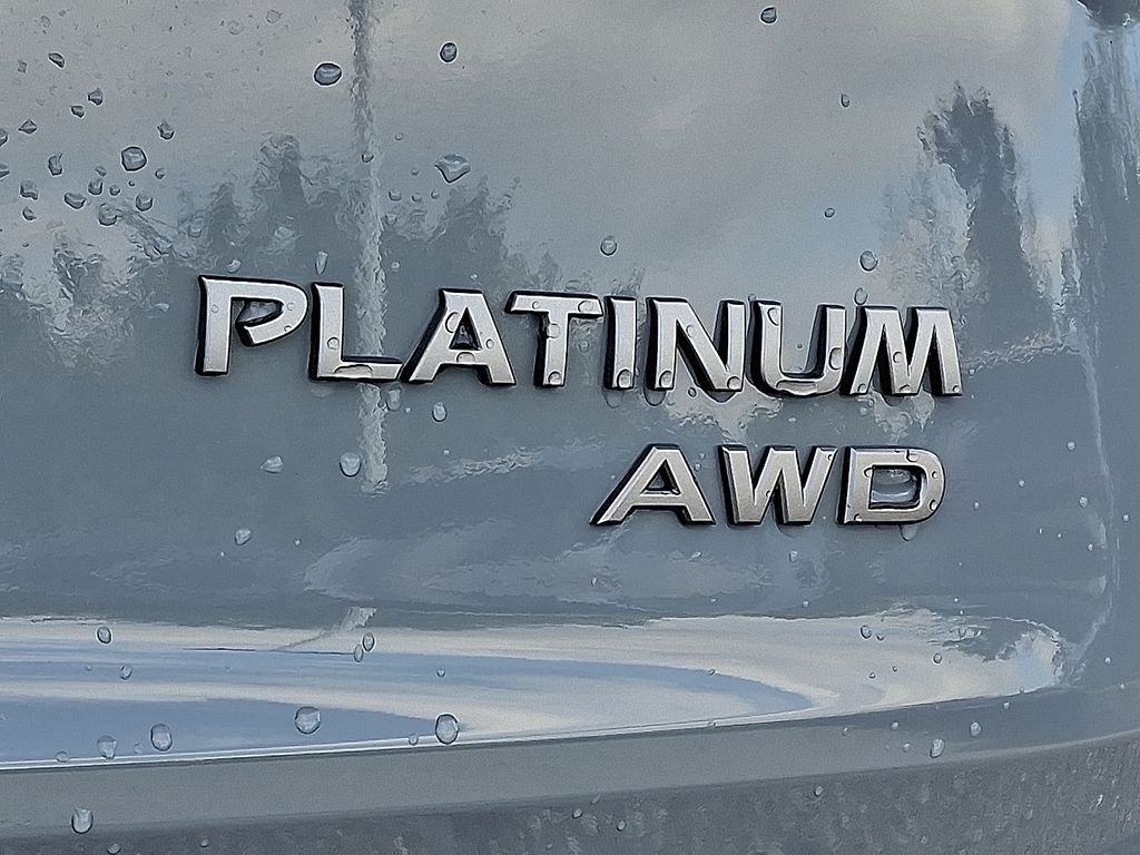 New 2026 Boulder Gray Pearl / Super Black Two-tone Nissan Platinum image 6
