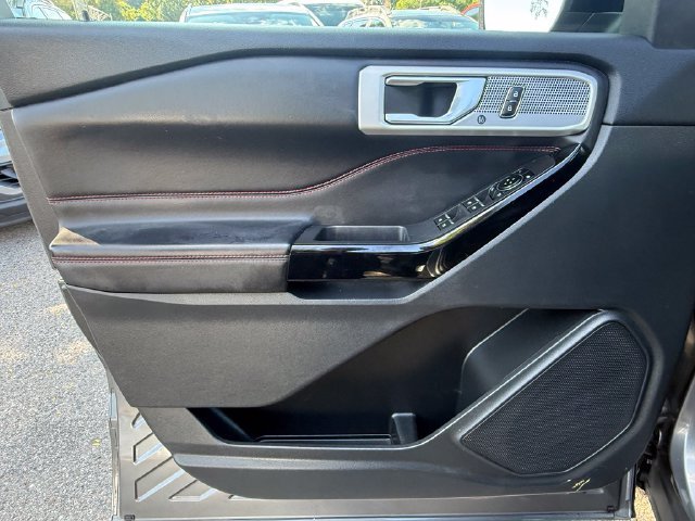 Used 2023 Gray Ford ST-Line image 23