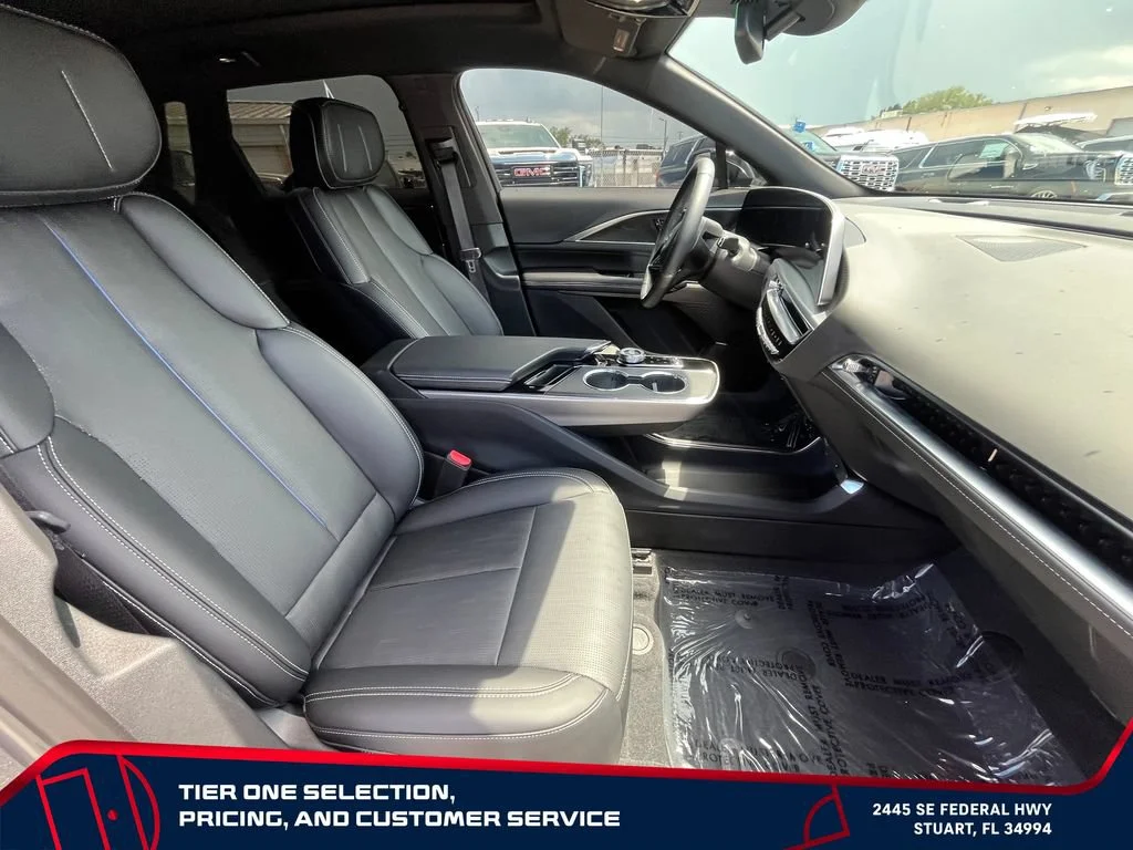 Used 2025 Argent Silver Metallic Cadillac Luxury 1 image 20