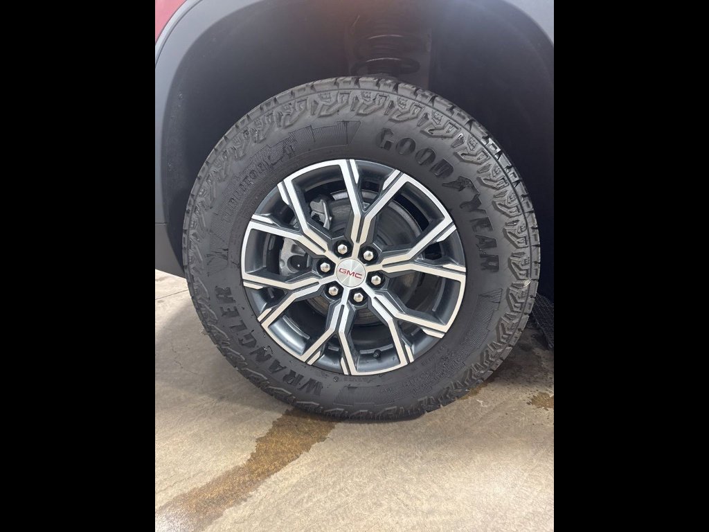 2025 GMC Acadia AT4 - Photo 10