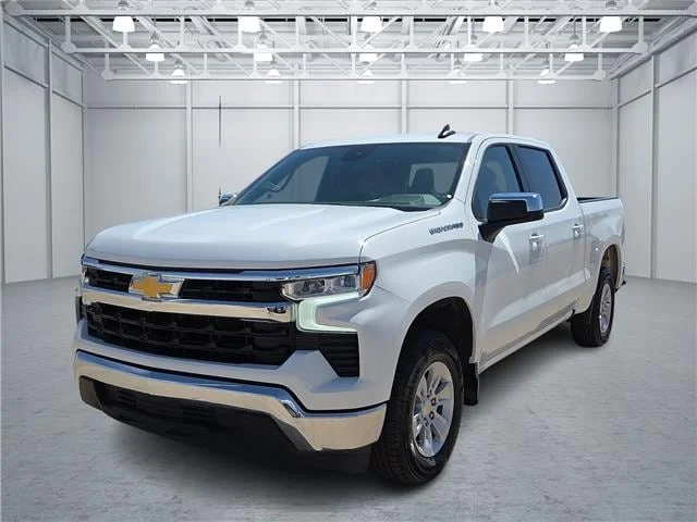 Used 2025 Summit White Chevrolet LT w/1LT 4x2 Crew Cab 5.75 ft. box 147.4 in. WB image 1