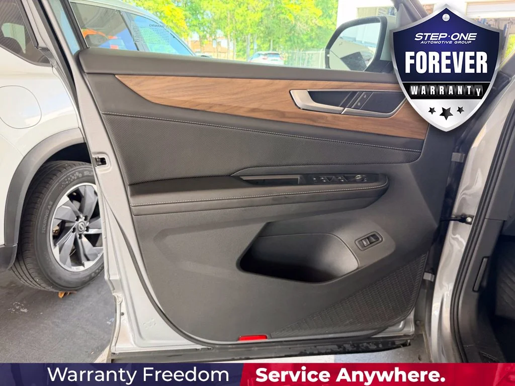 Used 2025 Black Volkswagen 2.0T SE w/Technology image 10