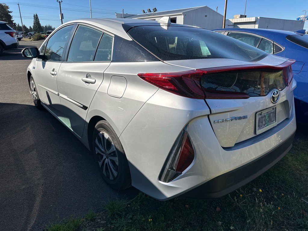 Used 2022 Classic Silver Metallic Toyota LE image 5