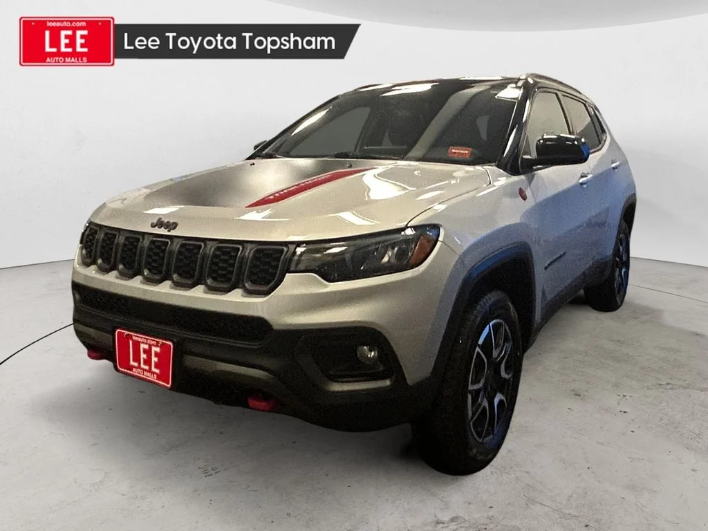 Used 2025 Silver Zynith Jeep Trailhawk image 1