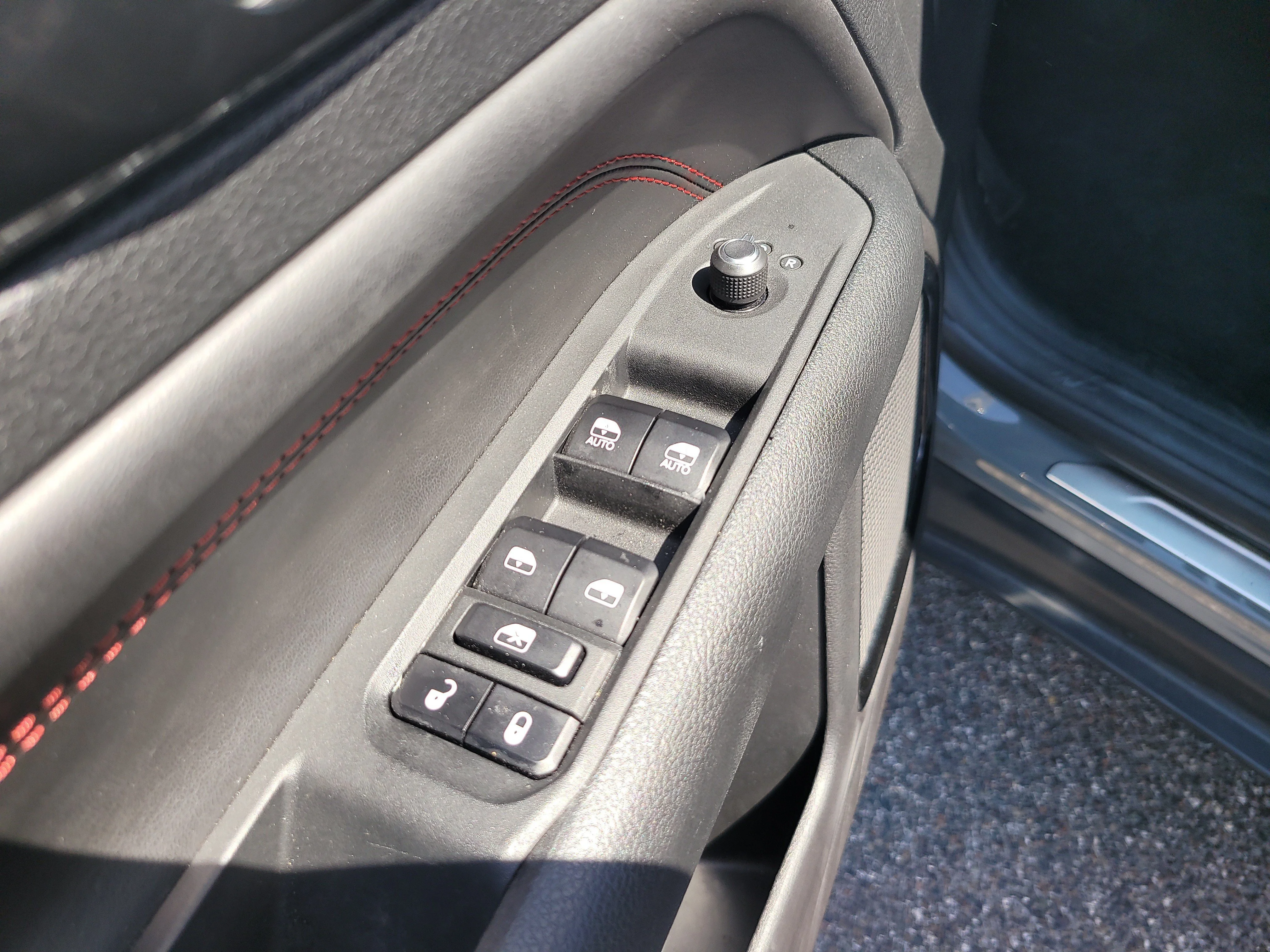 Used 2022 Sting-Gray Clearcoat Jeep Trailhawk image 16
