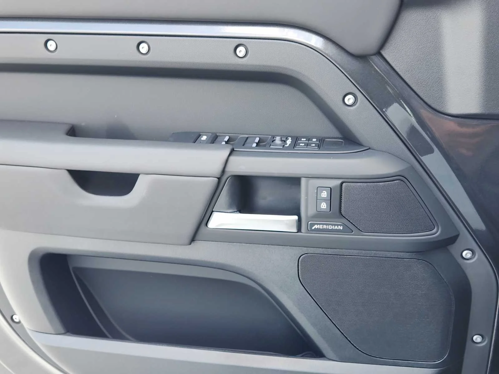 2026 Land Rover Defender S - Photo 22