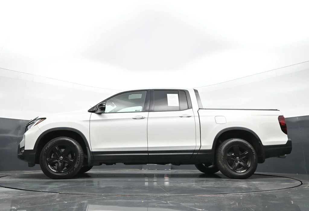 Used 2023 Platinum White Pearl Honda Black Edition image 32
