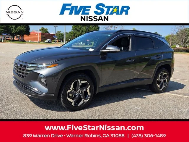 Used 2023 Black Hyundai SE image 3