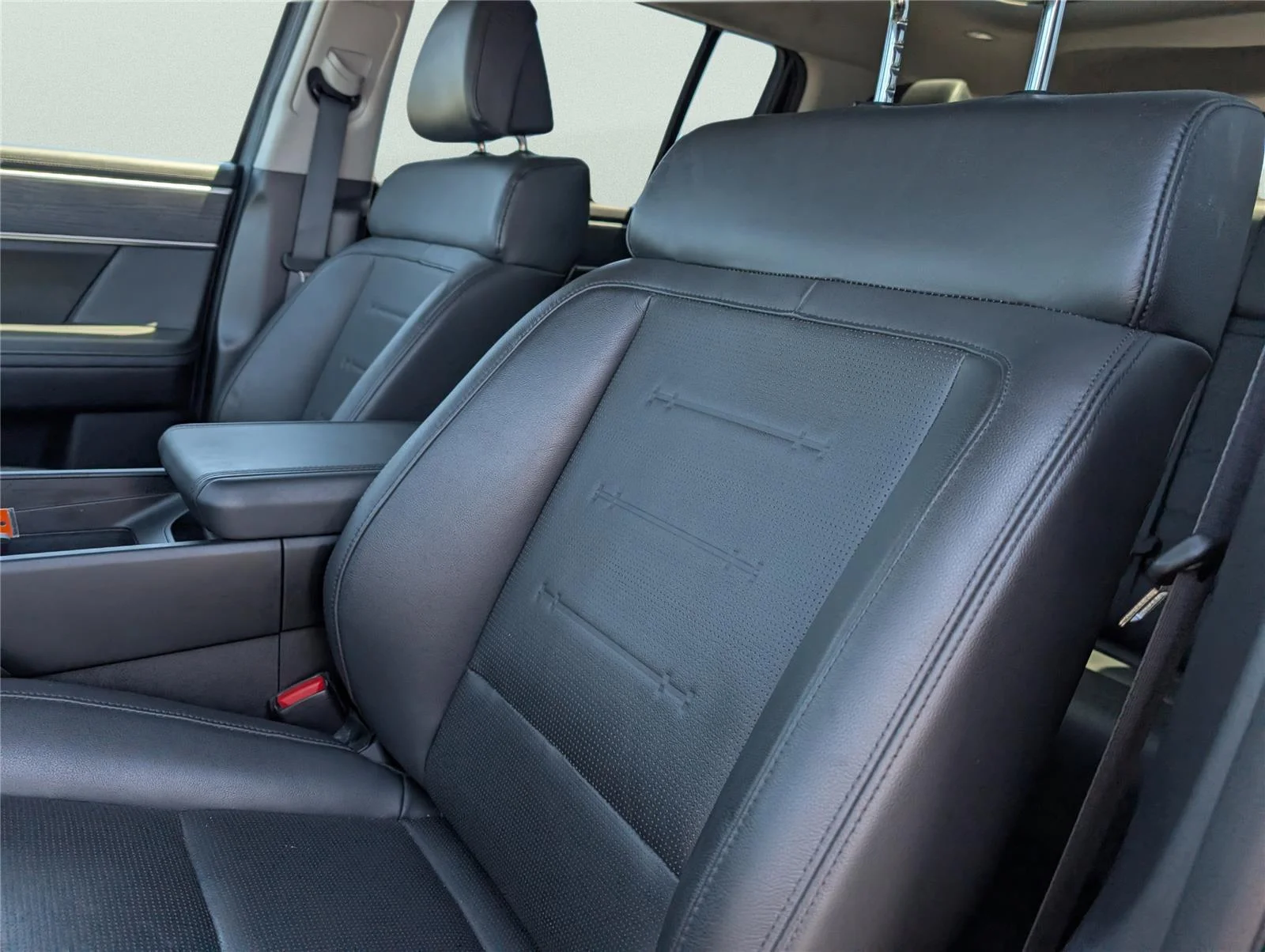 Used 2025 Hampton Gray Hyundai Limited image 11
