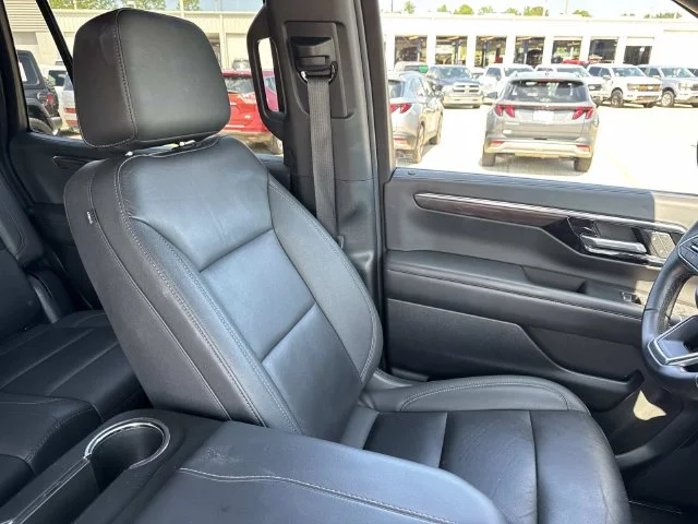 Used 2025 White Chevrolet LT image 36