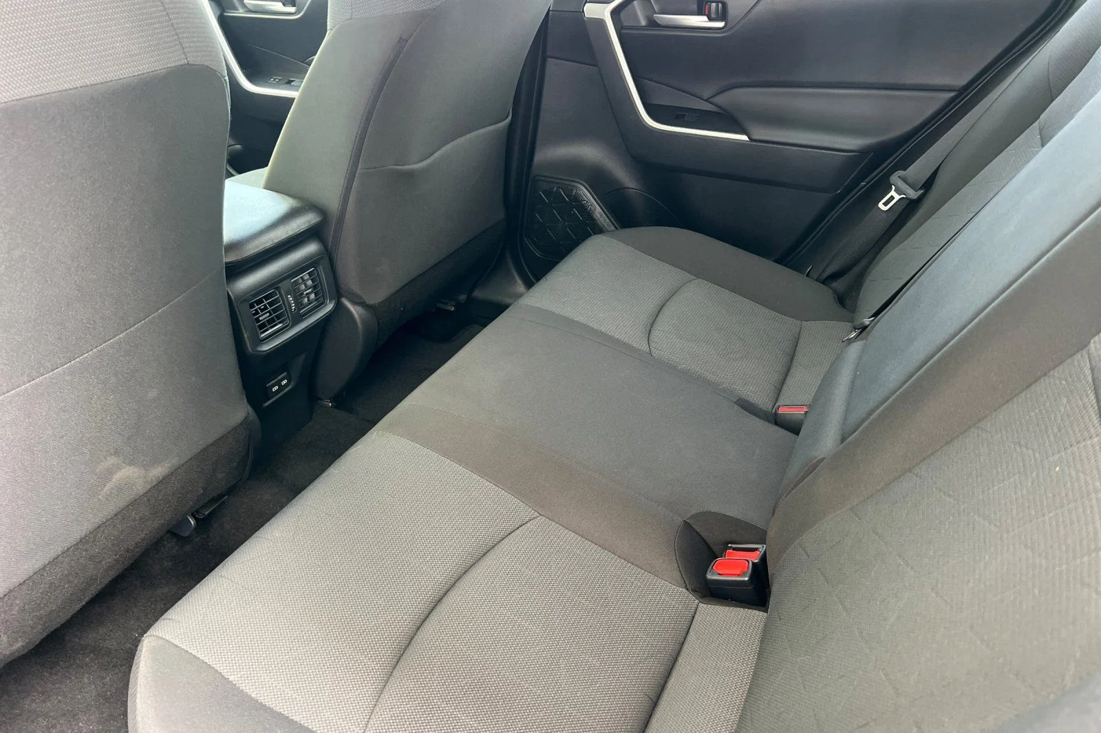 Used 2025 White Toyota XLE image 12