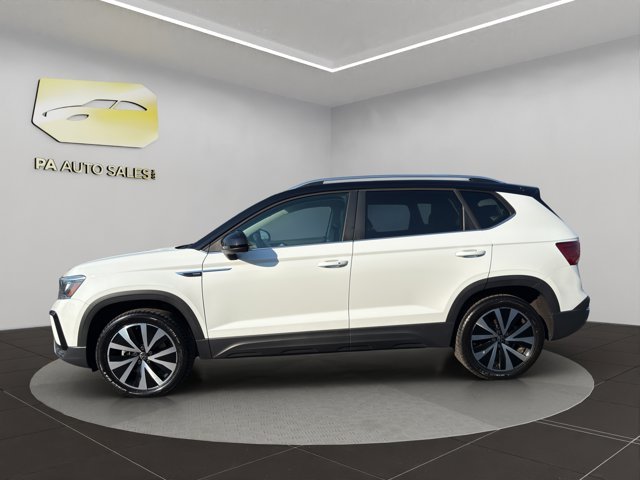 Used 2023 White Volkswagen SE image 4