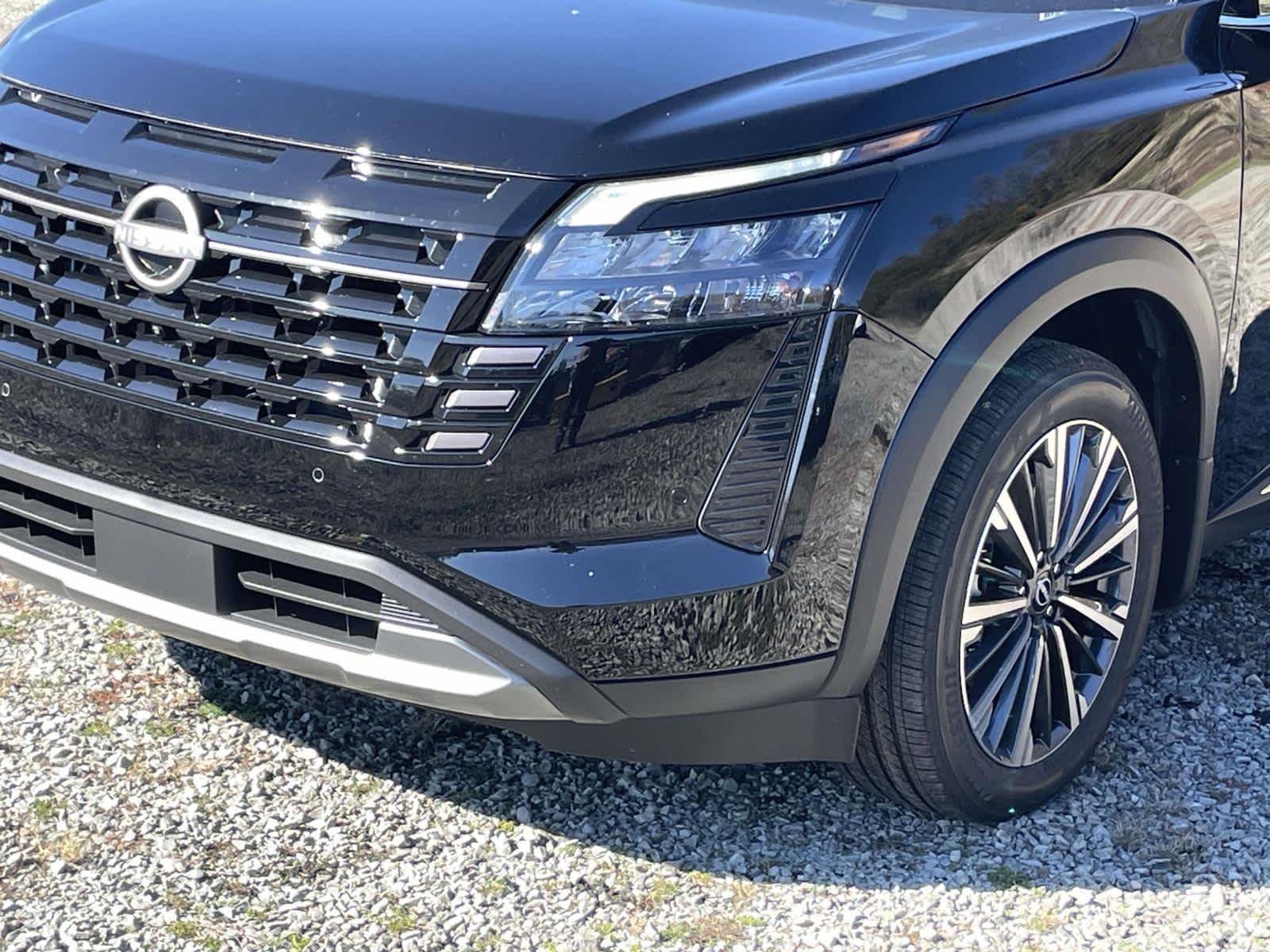 New 2026 Super Black Nissan Platinum image 13