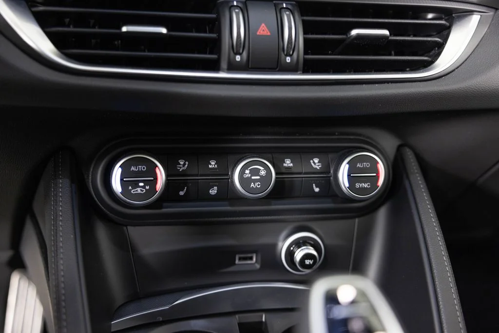 2025 Alfa Romeo Stelvio Base - Photo 27