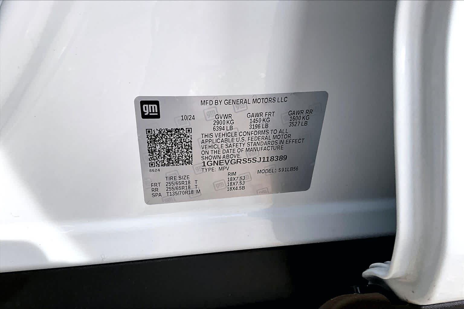 Used 2025 Summit White Chevrolet AWD LT image 30