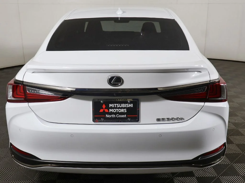 Used 2023 White Lexus 300h image 13