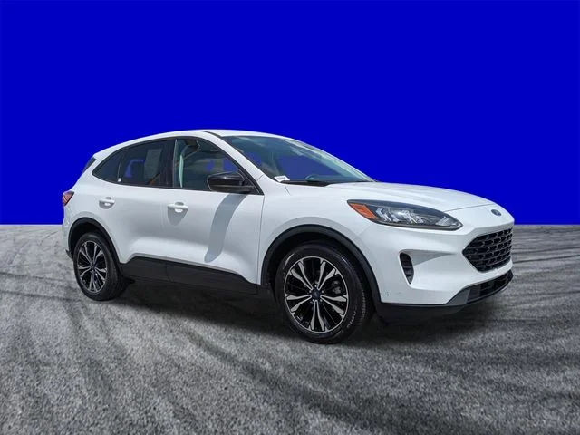 Certified Used 2022 Oxford White Ford SE image 2