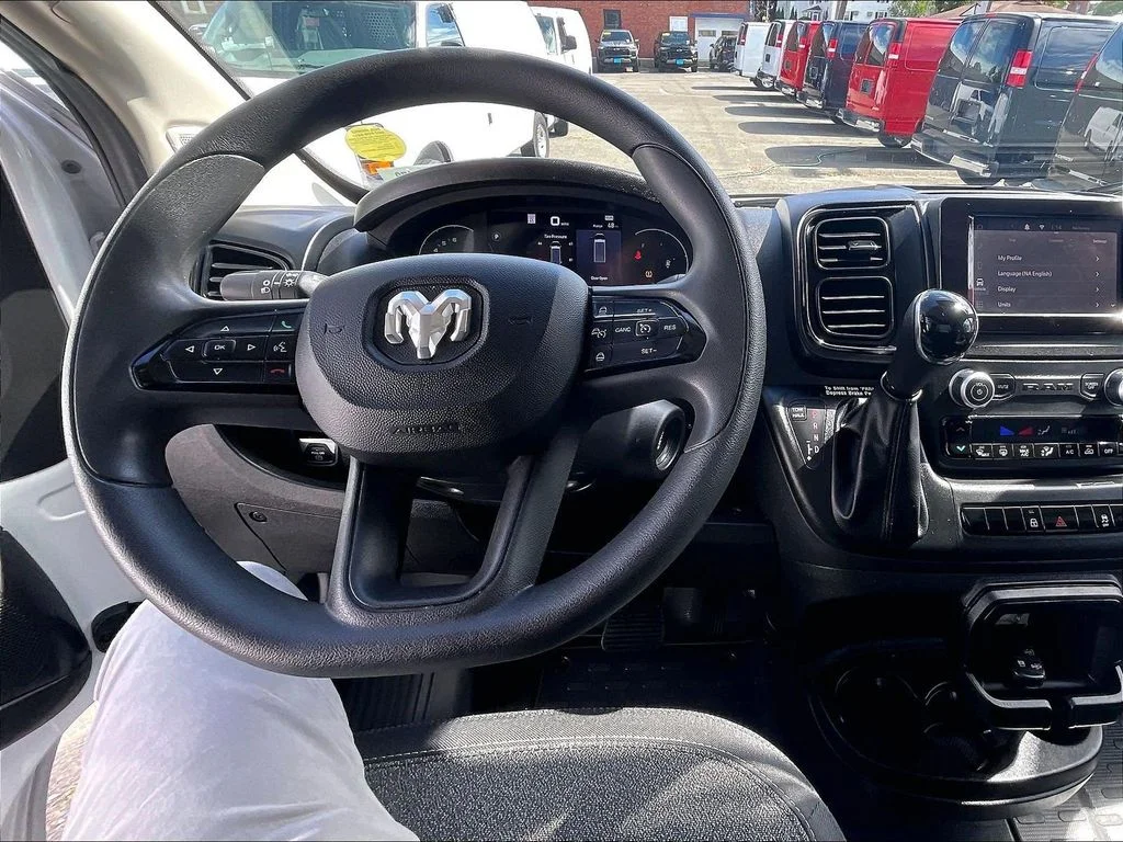 Used 2025 White Ram Base image 17