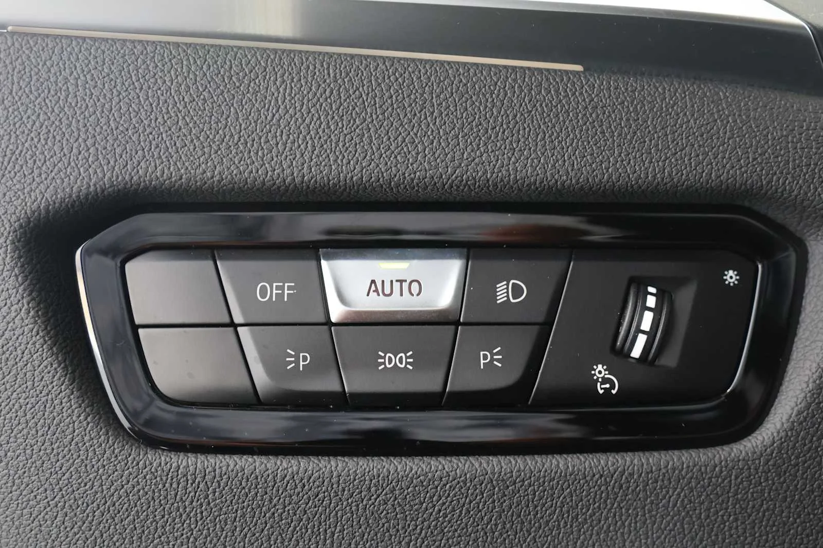 Used 2024 Portimao Blue Metallic BMW 330i image 21