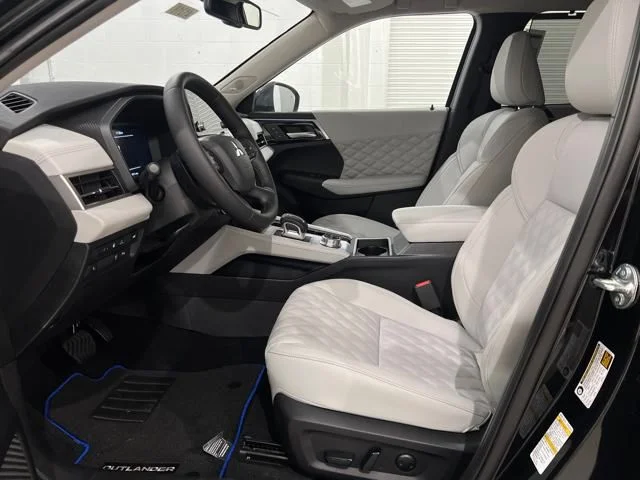 2025 Mitsubishi Outlander Plug-in Hybrid Platinum Edition - Photo 9