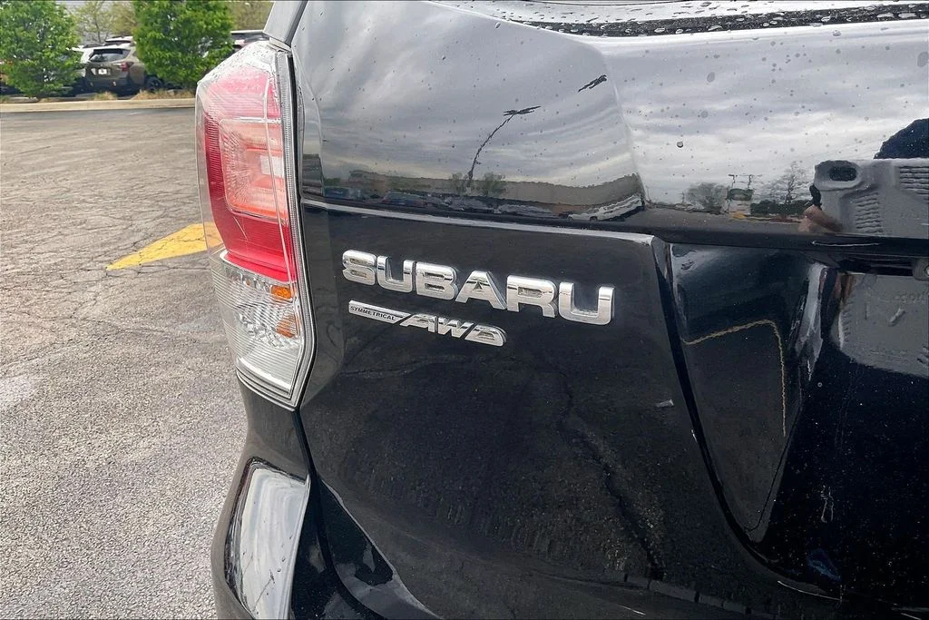 Used 2017 Black Subaru 2.5i Limited image 35